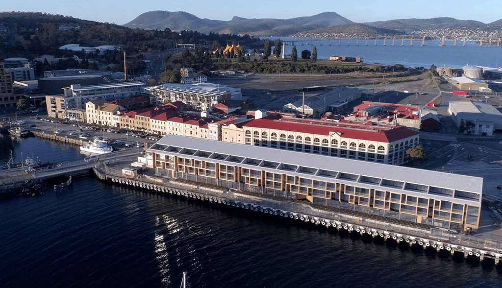Macq 01 Hotel Hobart Exterior foto Aerial view of the hotel