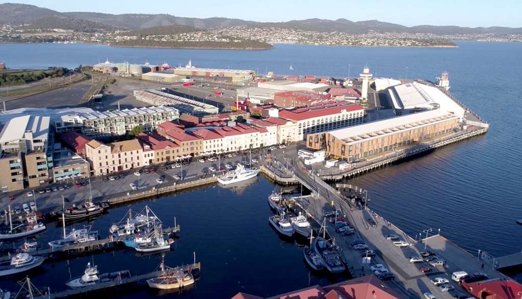Macq 01 Hotel Hobart Exterior foto Aerial view of the Port of Hobart